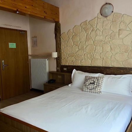Hotel Rododendro Val Di Fassa 캄피텔로디파사 외부 사진