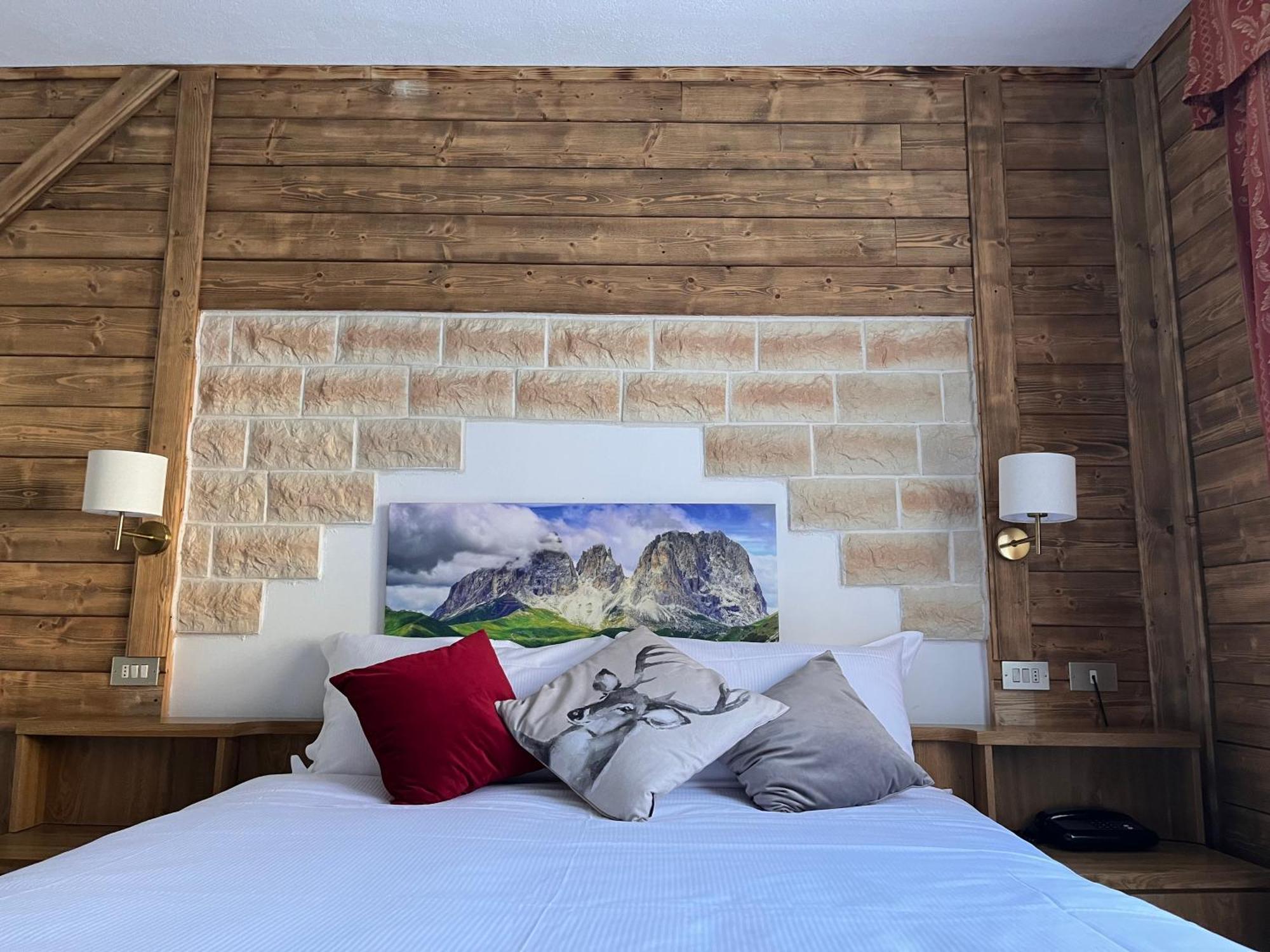 Hotel Rododendro Val Di Fassa 캄피텔로디파사 외부 사진